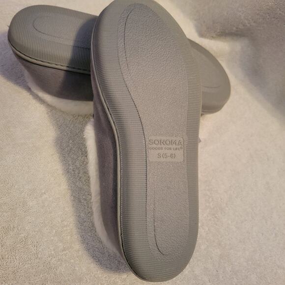 Sonoma Supercozy Gray & White Moccasin House Shoe Slippers Small 5/6 NWT - Picture 7 of 7